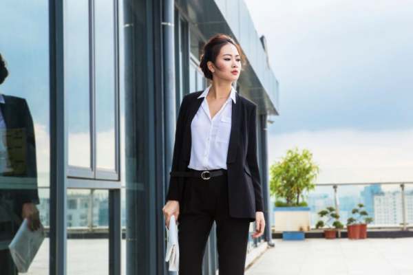 Công chức phải ăn mặc thế nào khi đi làm