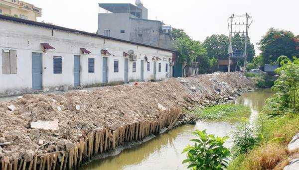 tự ý san lấp kênh mương