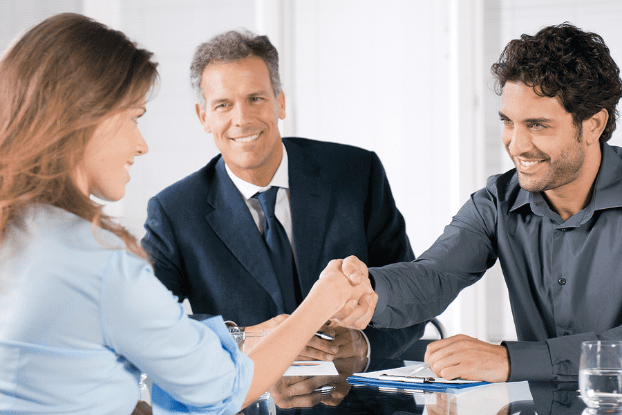 Khách hàng nhận được nhiều lợi ích khi vay vốn mua xe tải tại ngân hàng