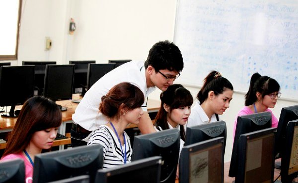 Bố trí viên chức công nghệ thông tin cho mỗi trường học
