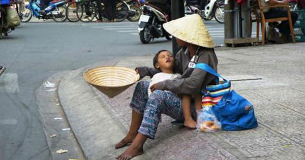 Xử lý nghiêm việc ép trẻ em người khuyết tật xin ăn