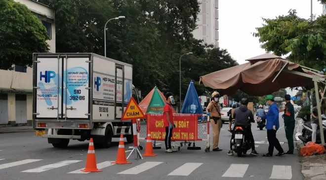 Thêm đối tượng tại TP.HCM được phép ra đường sau 18 giờ Thêm đối tượng tại TP.HCM được phép ra đường sau 18 giờ