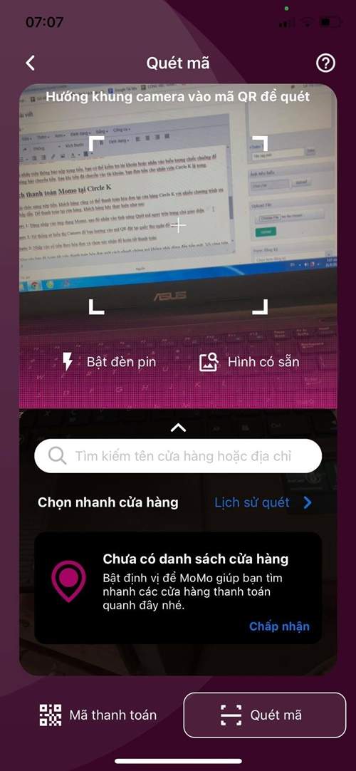 Quét mã tại cửa hàng tiện lợi