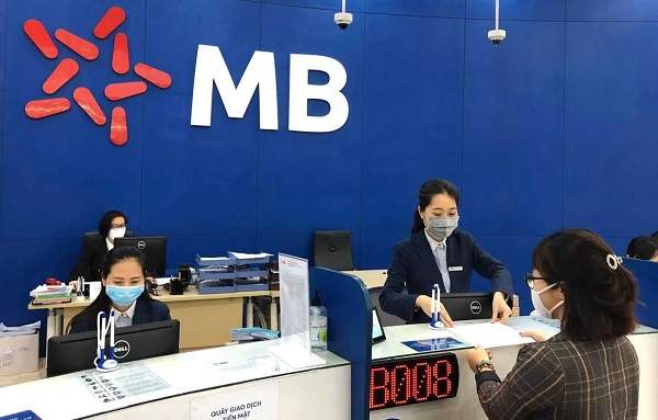Xem trực tiếp tại quầy giao dịch ngân hàng MBBank