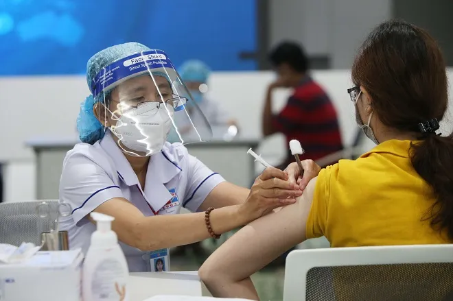 tiêm vắc xin Covid-19 cho tất cả người trên 18 tuổi tiêm vắc xin Covid-19 cho tất cả người trên 18 tuổi