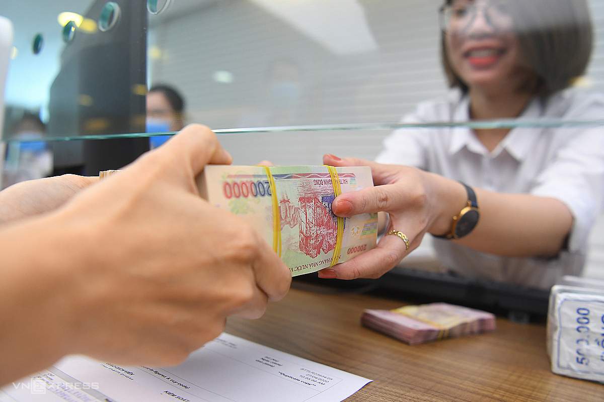 Có nên gửi tiền vào ngân hàng để nhận lãi suất