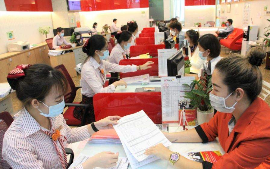 Đến ngân hàng để mở tài khoản số đẹp HDBank