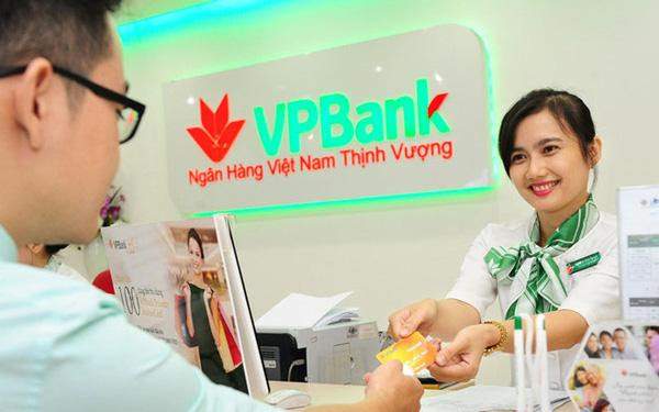 Khóa thẻ tại quầy giao dịch VPBank 