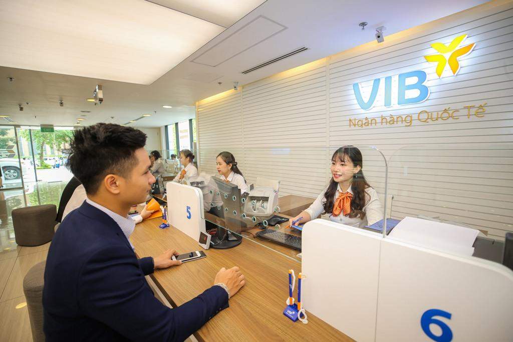 Khóa thẻ tại quầy giao dịch VIB