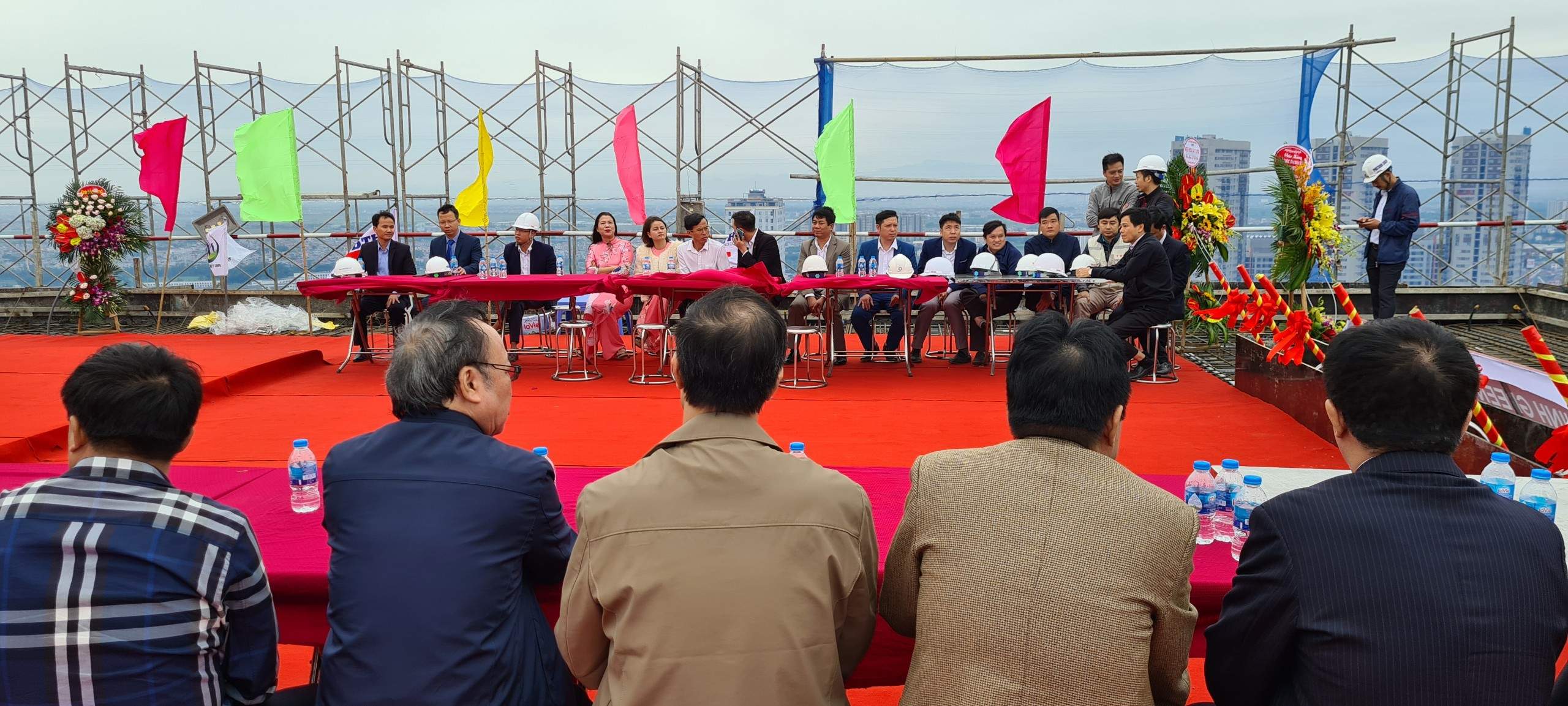 Điểm giống nhau giữa lễ khởi công và lễ cất nóc