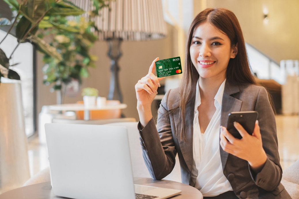 Thẻ OCB bị khóa có chuyển, rút được tiền không