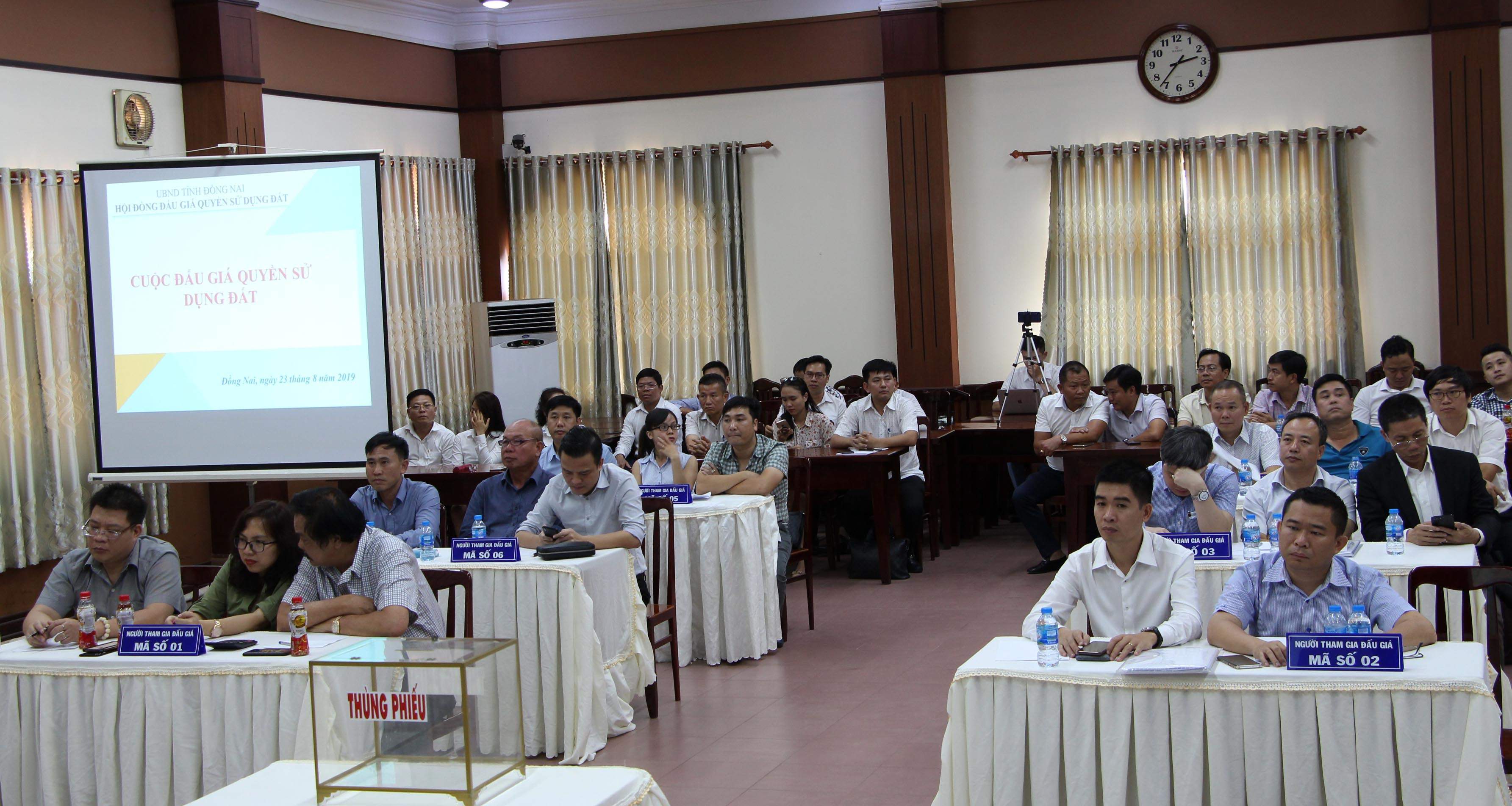 Quy trình đấu giá đất xen kẹt