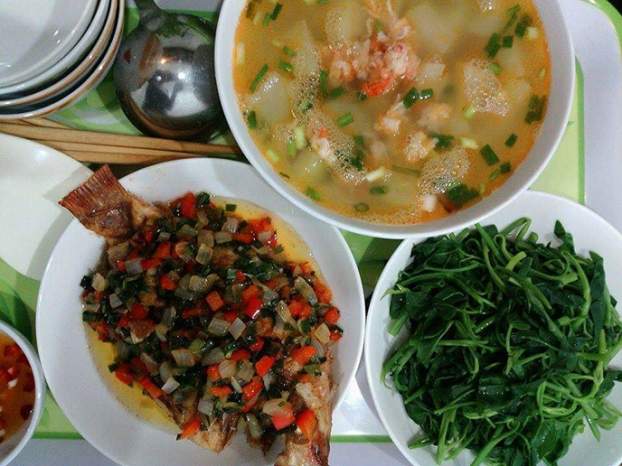 Một số gợi ý cho mâm cơm gia đình tiết kiệm 4 người 