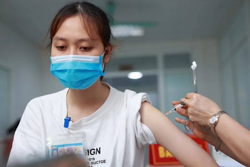 tiem vac xin cho nguoi duoi 18 tuoi